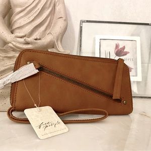 🎉HP🎉 NWT Free People vegan wallet